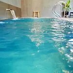 Au Clos Du 4*