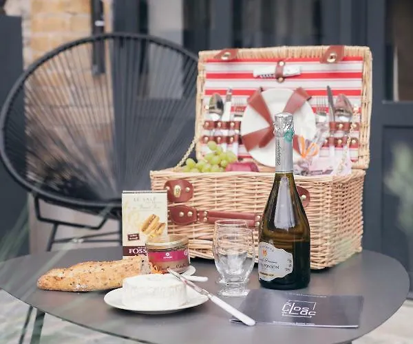 Pensión Au Clos Du 4*